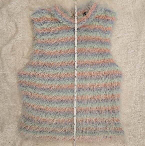 NEW Bershka Fuzzy Sleeveless Knit Crop Top Size S Knit Pastel Girlhoodcore - Picture 11 of 13